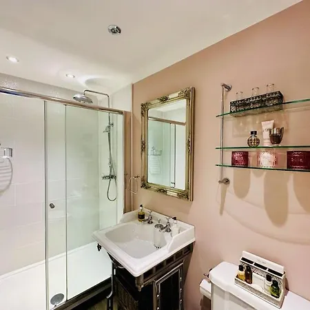 וילה Priory Manor Luxury On ווינדרמר